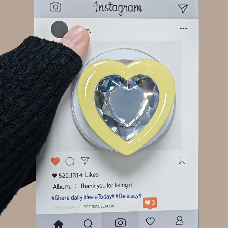 MagCharm™ Love Grip – Sparkle Meets Function in This Magnetic Heart Phone Holder